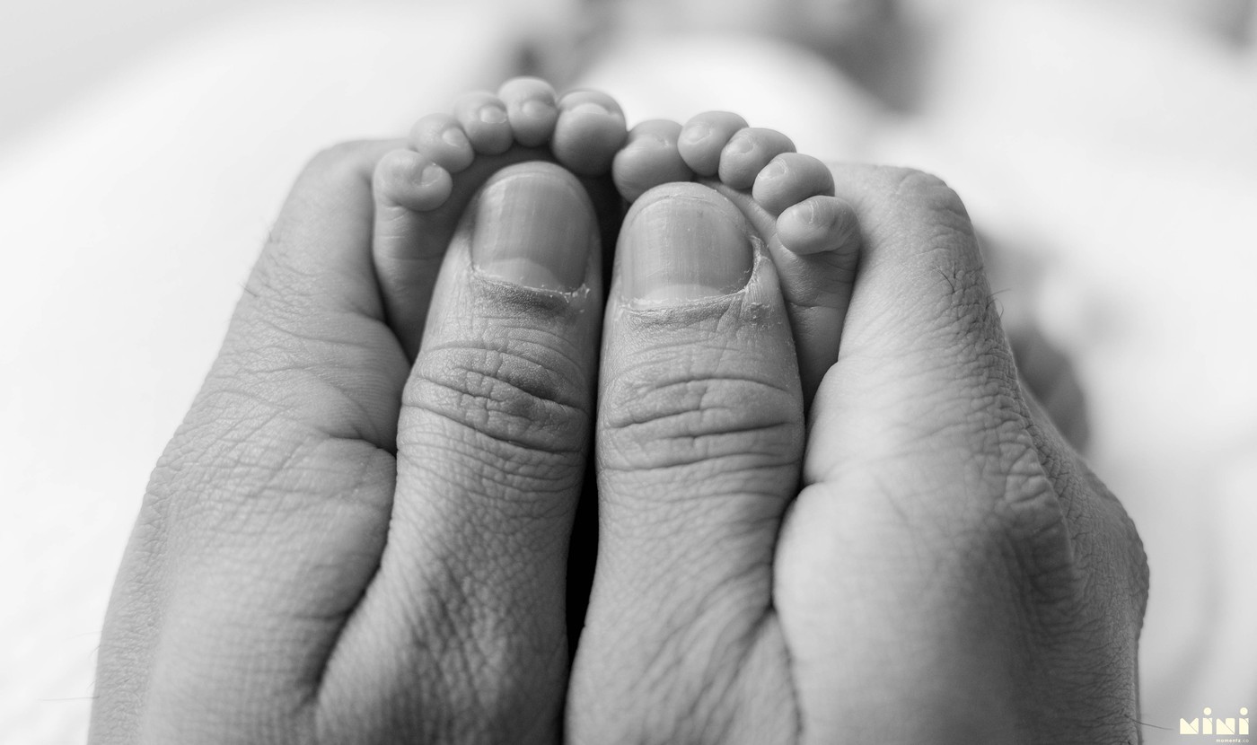 Newborn baby feet — home newborn photography Birmingham UK, Mini Momentz