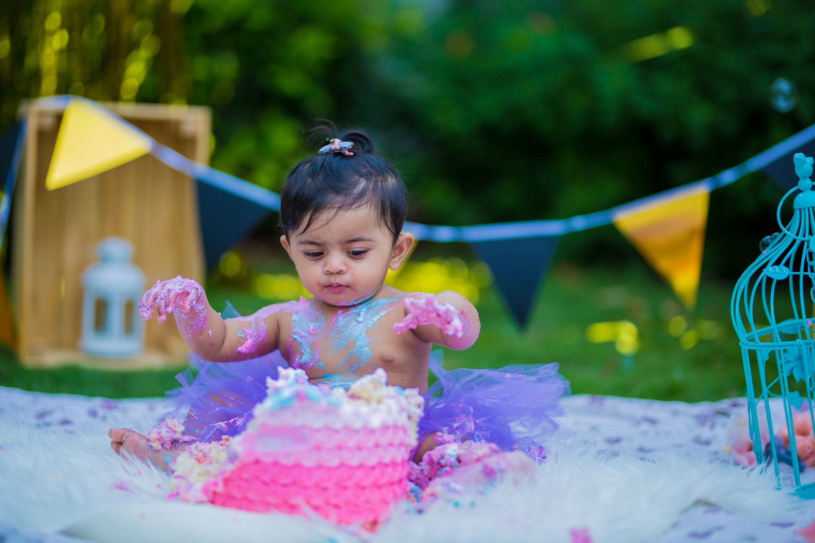 Outdoor cake smash photography London — first birthday garden session, Mini Momentz